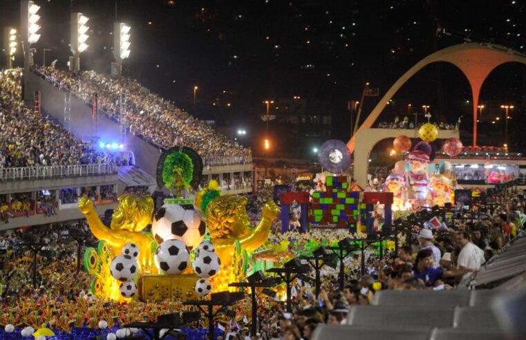 Futebol na Sapucaí: Quando Paixões se Unem