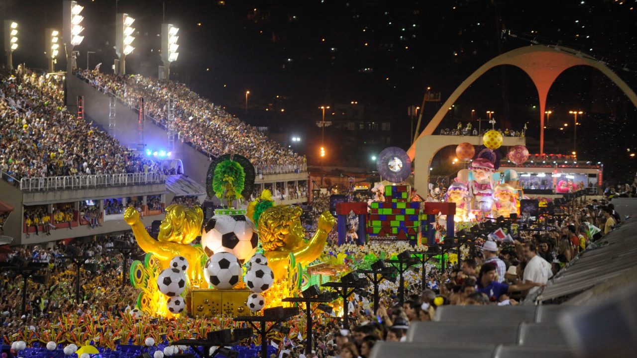 Futebol na Sapucaí: Quando Paixões se Unem
