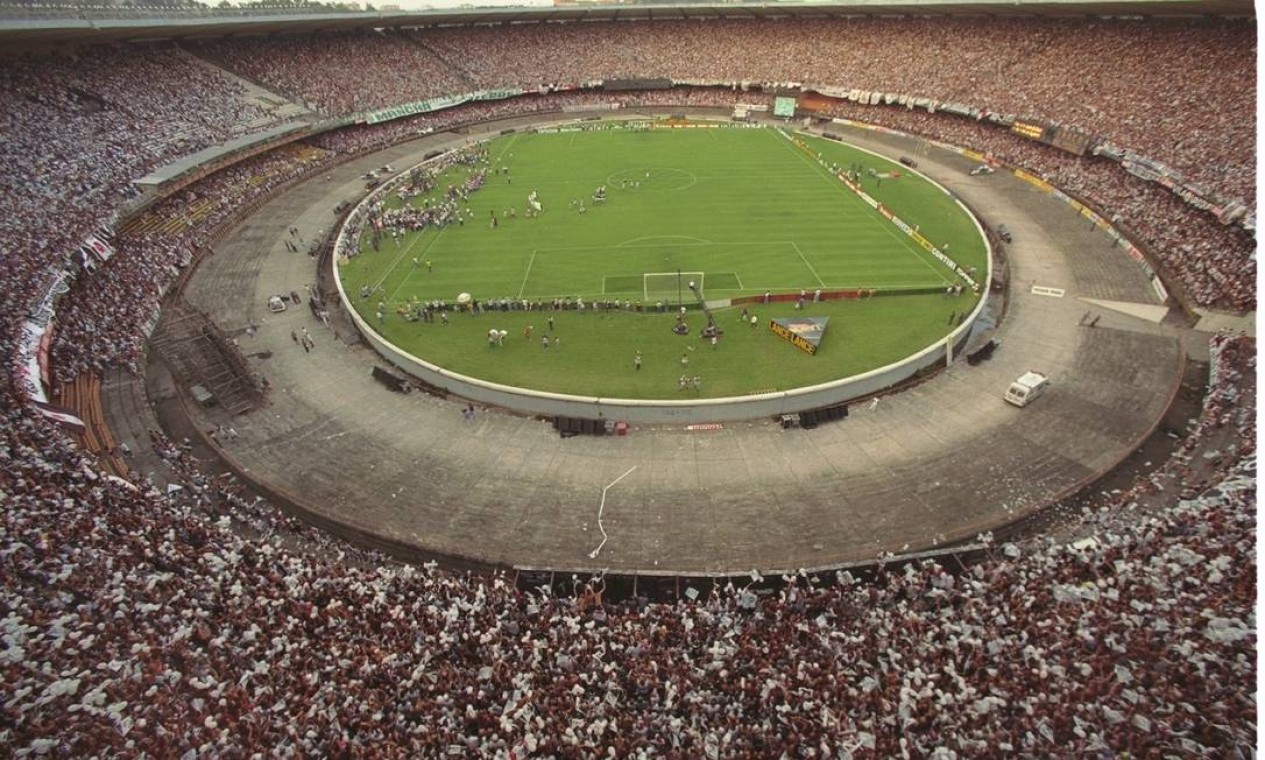 Reflexões Nostálgicas: A Efervescência do Futebol nos Anos 90 e a Magia do Maracanã